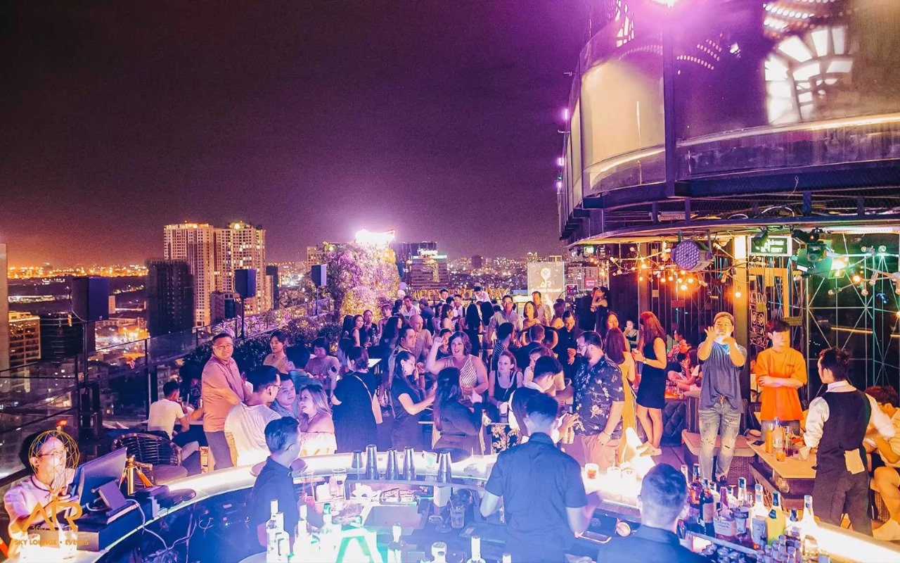 Top Qualities to Look for in a Corporate Emcee Singapore